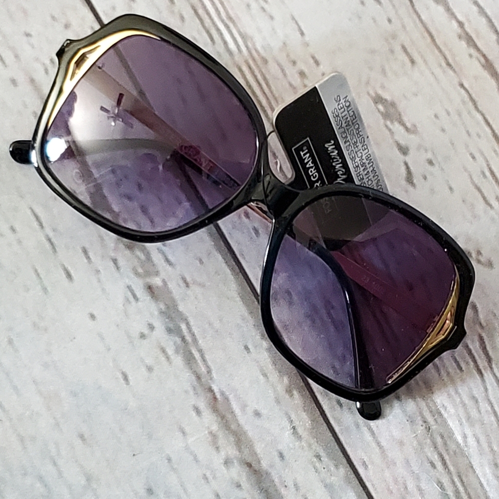 Foster Grant Premium Designer Series sunglasses black and goldtone frame